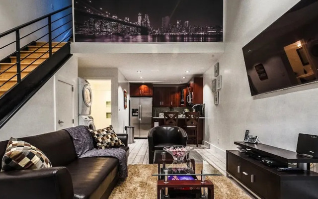 Newly Renovated Carriage House