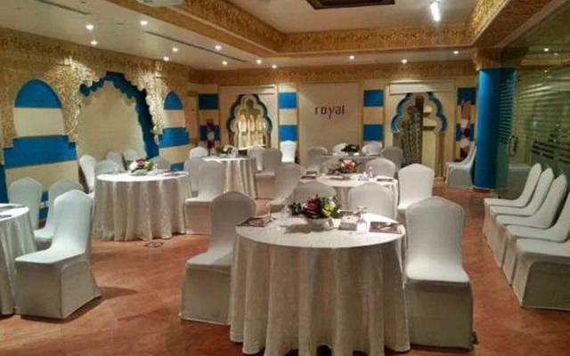 Royal Hotel And Suites