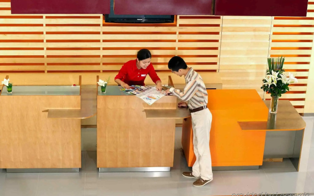 Ibis Hotel (Shanghai Xujiahui) – People – Shanghai