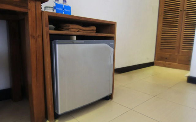 巴厘岛艾瑞水明漾 巴图贝灵16号(Airy Seminyak Kerobokan Batu Belig 16 Bali)