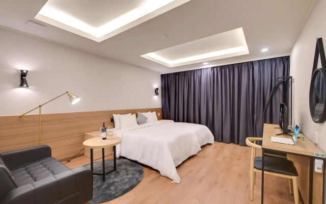 Hotel M