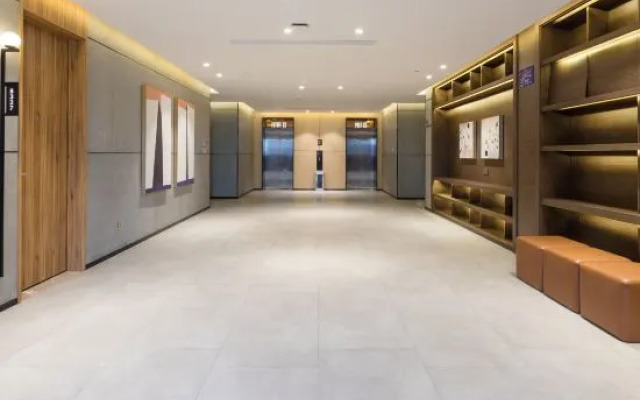 Yilongxuan Hotel (Guangzhou Baiyun Airport Renhe Subway Station)