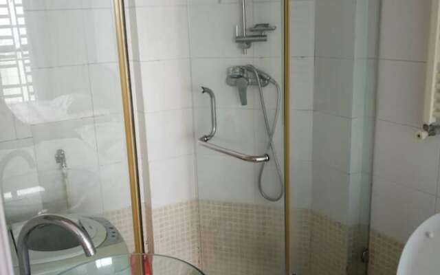 Dalian Yijia Apartment