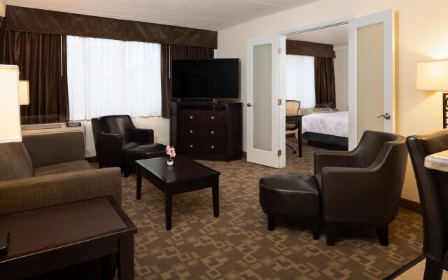 Holiday Inn Hotel & Suites Charleston West, an IHG Hotel