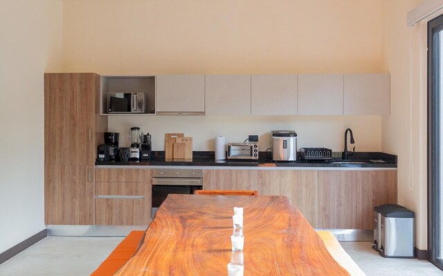 Stunning Exclusive 4BR House Private Pool Rooftop Sundeck Amazing Amenities