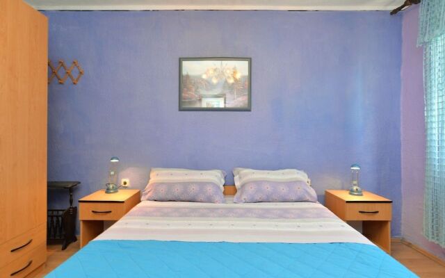 Apartment 498