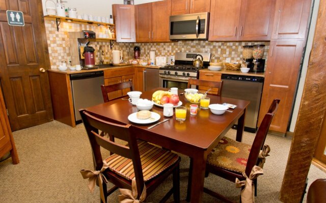Manitou Lodge