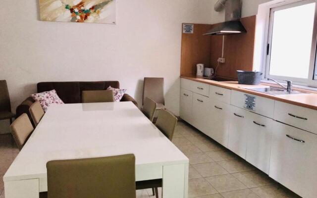LET ME HOST Elyseum Apartament