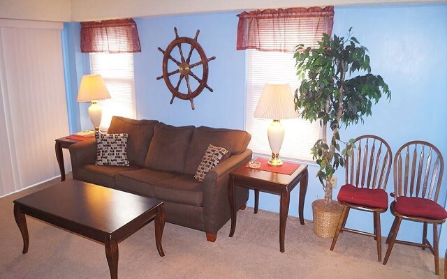 Seatime 201N 1 Br condo by RedAwning