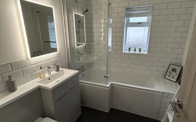 Impeccable 4-bed House in Trearddur Bay