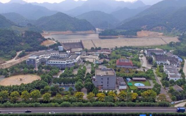 Qinshuiwan Holiday Hotel (Ninghai Wujia Manor)
