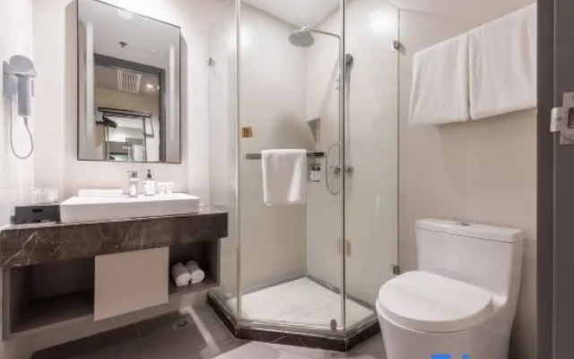 Home Inn Business & Travel Hotel (Liutang Subway Station Wanda Plaza Branch) – Bathroom – Shenzhen