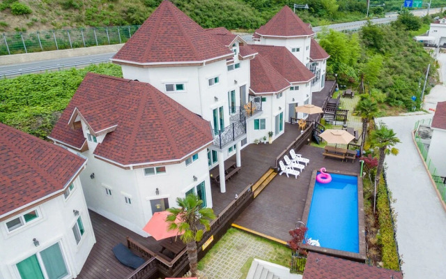 Geojerowa Pension