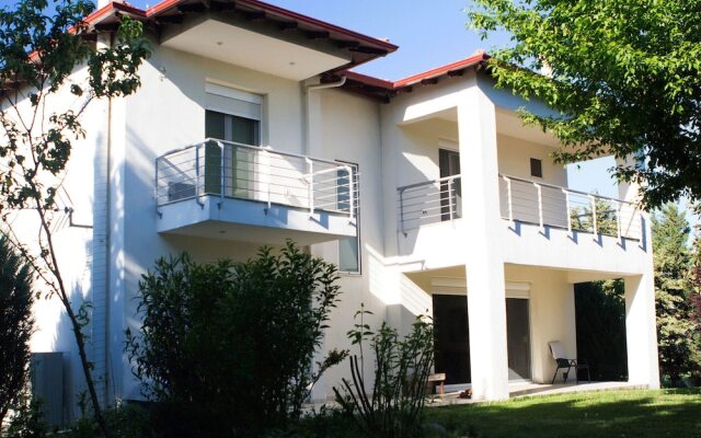 This wonderful 300m2 house in Gefira Thessaloniki...