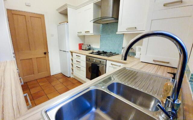 Linburn House Apartment