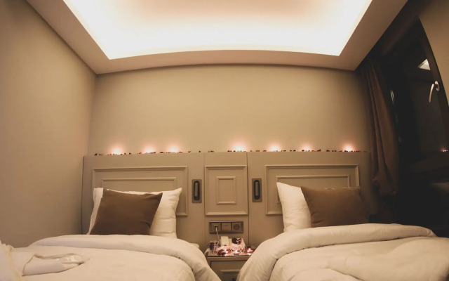 X-Nellyi Boutique Hotel