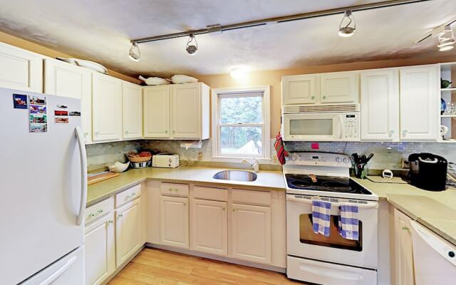 South Chatham Home by RedAwning