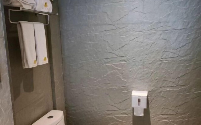 Baihui Hotel – Bathroom – Qiannan