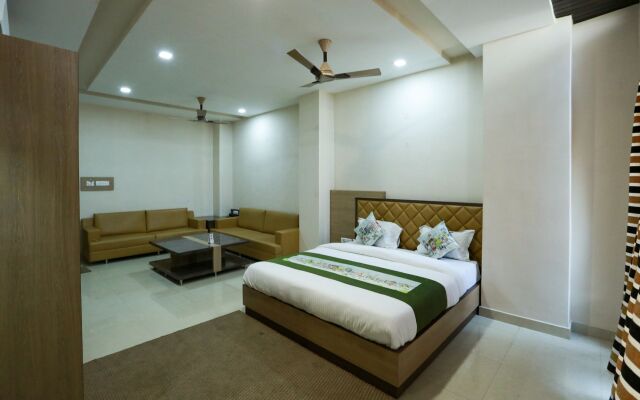 Royal Crown By OYO Rooms