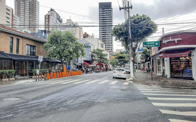 Apto ao lado Reboucas e Faria Lima Ayra