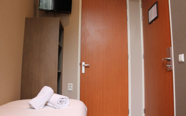 Hotel Blossoms
