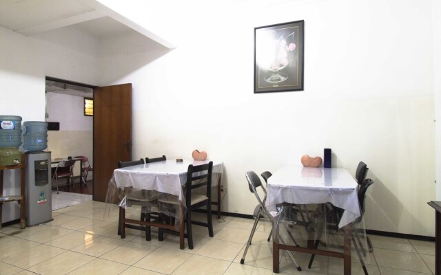 RedDoorz Dukuh Kupang