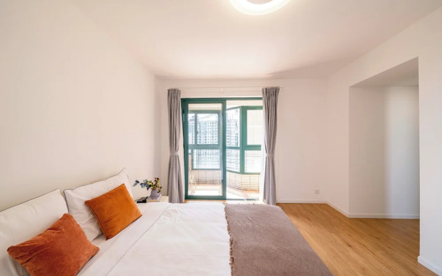 Tyms 4BR 2BA Apt Novel Garden