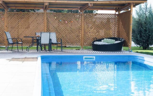 Airport Residence - Across from Otopeni Airport