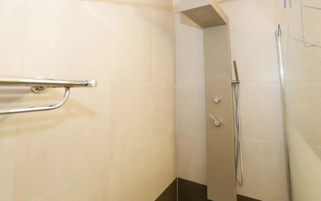 Spacious Coastal Retreat