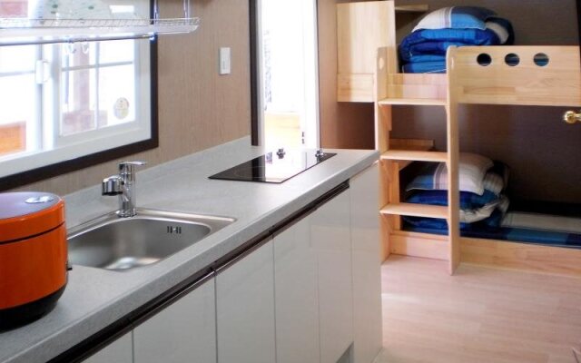 Spring Summer Fall Winter Caravan