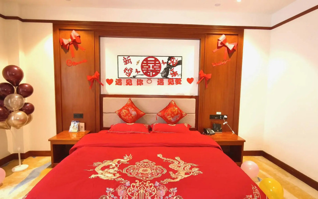 Qujing Longju Hotel (Zhanyi Passenger Terminal Branch)