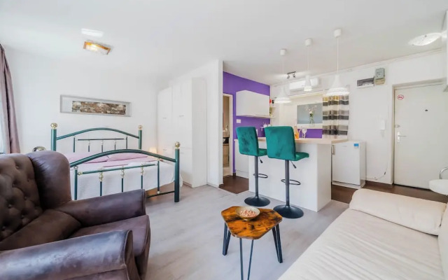 Charming Downtown Studio