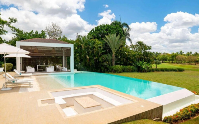 Sunny Vacation Villa 80