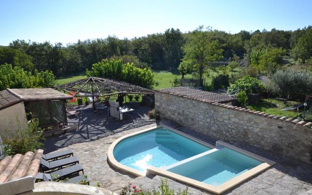 Amazing apartment in Lanas with large garden