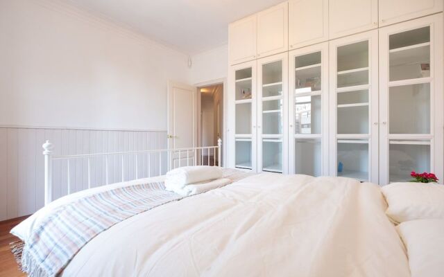 Stunning 4BR Apart in Sagrada Familia