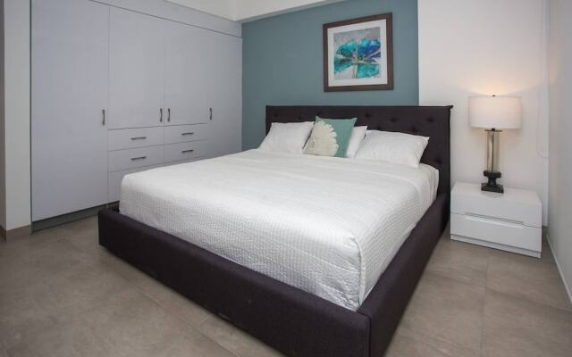 Amazing 2BR Condo w/ Pool+views!! Dream Location!!