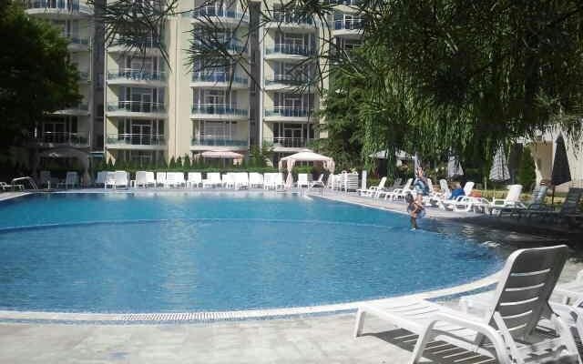 Oasis Laguna Apartments