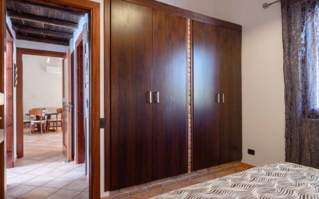 Nicole con Dependance