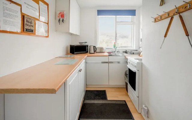 Cozy Chalet in Strathpeffer Highlands, River Views