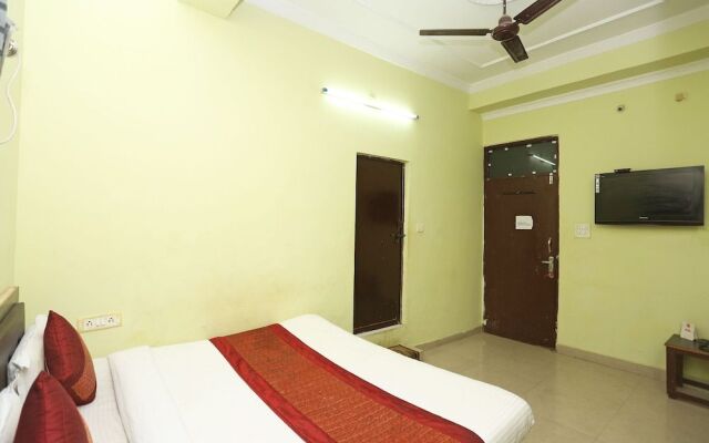 OYO 23293 Hotel Dev Residency
