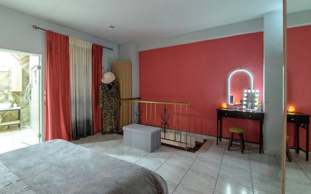 Krousonas Mountain View Suite