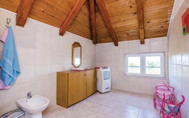 Nice Home in Sreser With Wifi and 2 Bedrooms