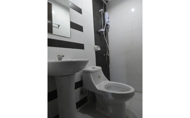 OYO 894 Cosmo Hotel P Campa Manila