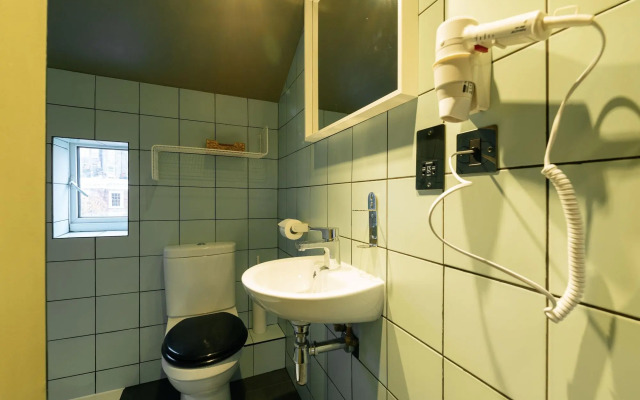 The Warwick by Aura Collection