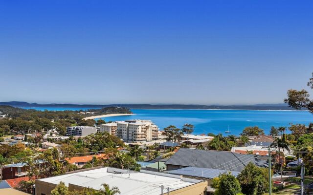 Adriana, 10/83 Ronald Avenue