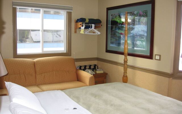 Copper Whale Inn