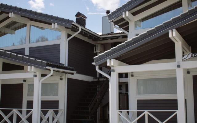 Valley Sunny, Everest Building