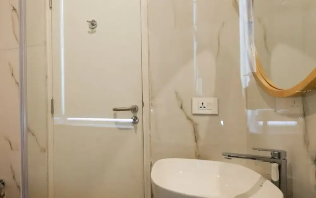 Bloom Hotel - Golf Course Road, Sector 43
