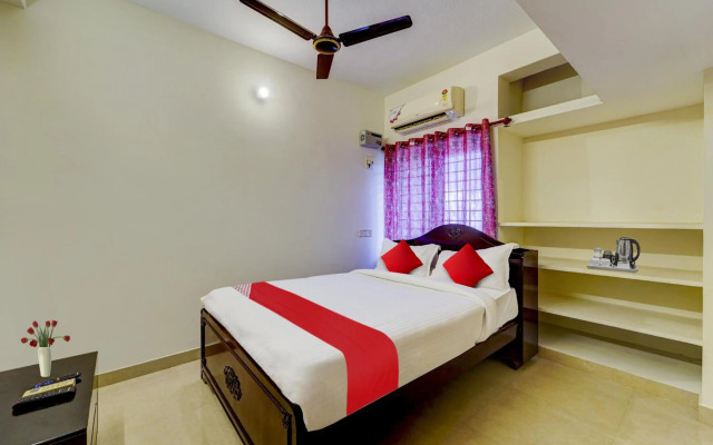 OYO Flagship 80521 Senthamizh Residency