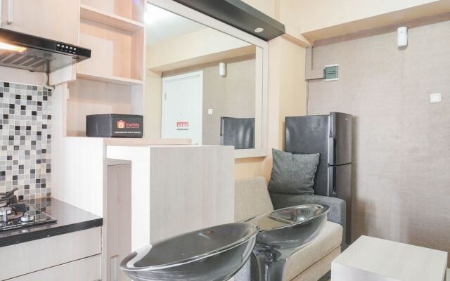 Simple And Cozy Living 2Br At Green Pramuka City Apartment